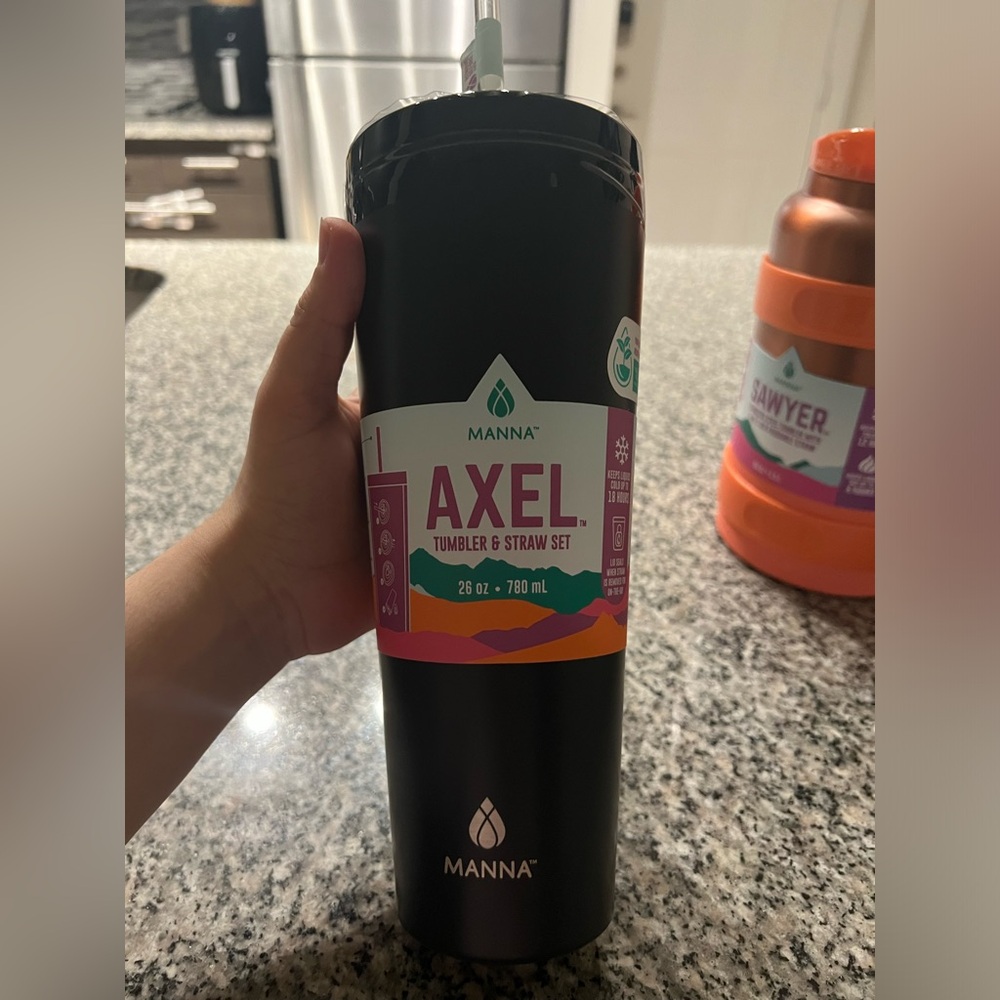 Manna 26oz Axel Tumbler and Straw Set